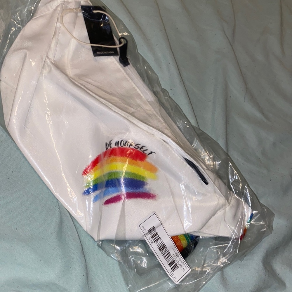 Be yourself Fanny pack & bucket hat‼️🌈